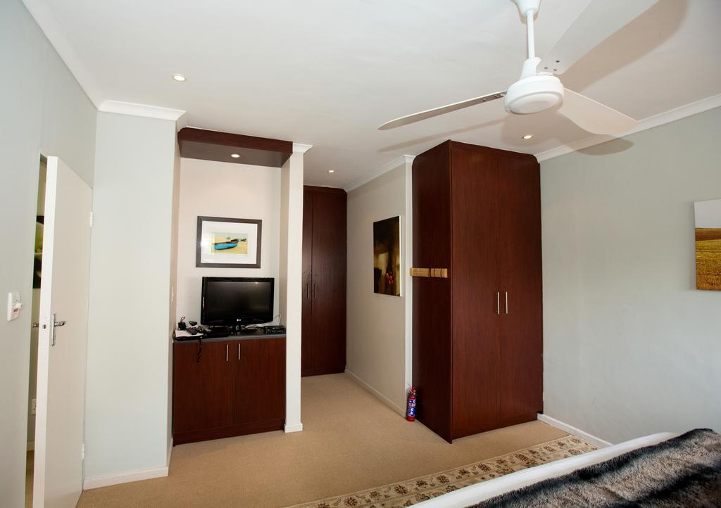 Hazelwood House Hotel สเตลเลนบอช ภายนอก รูปภาพ