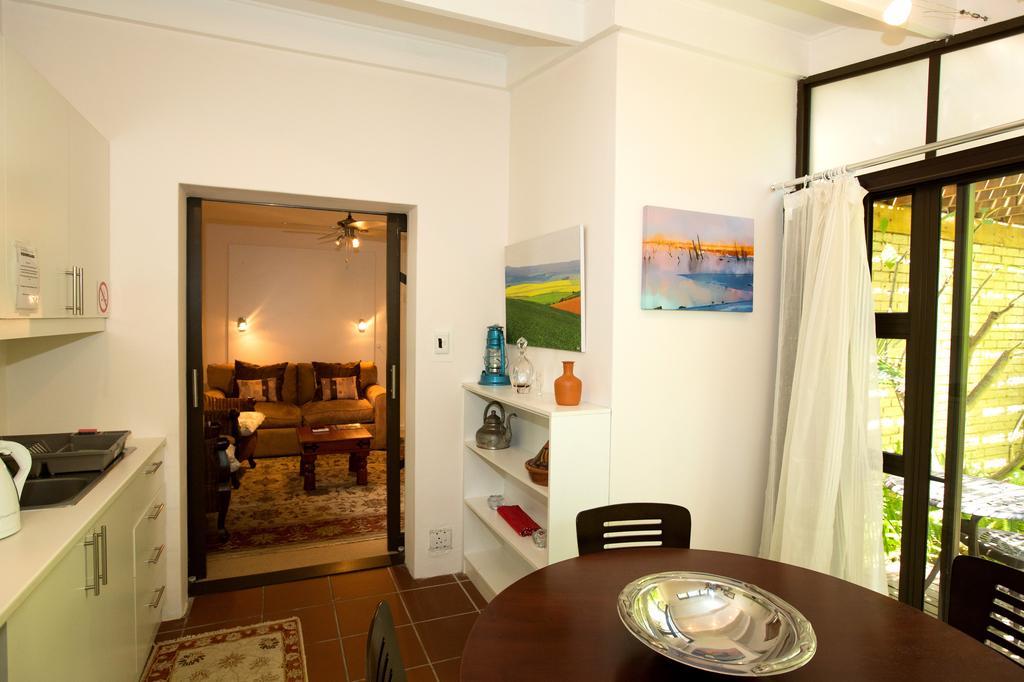 Hazelwood House Hotel สเตลเลนบอช ภายนอก รูปภาพ