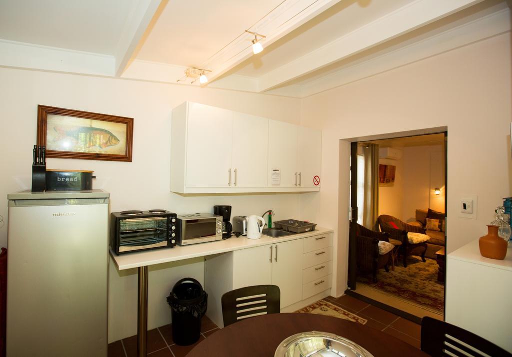 Hazelwood House Hotel สเตลเลนบอช ภายนอก รูปภาพ