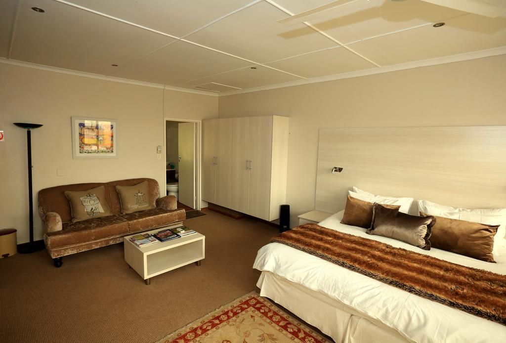 Hazelwood House Hotel สเตลเลนบอช ภายนอก รูปภาพ