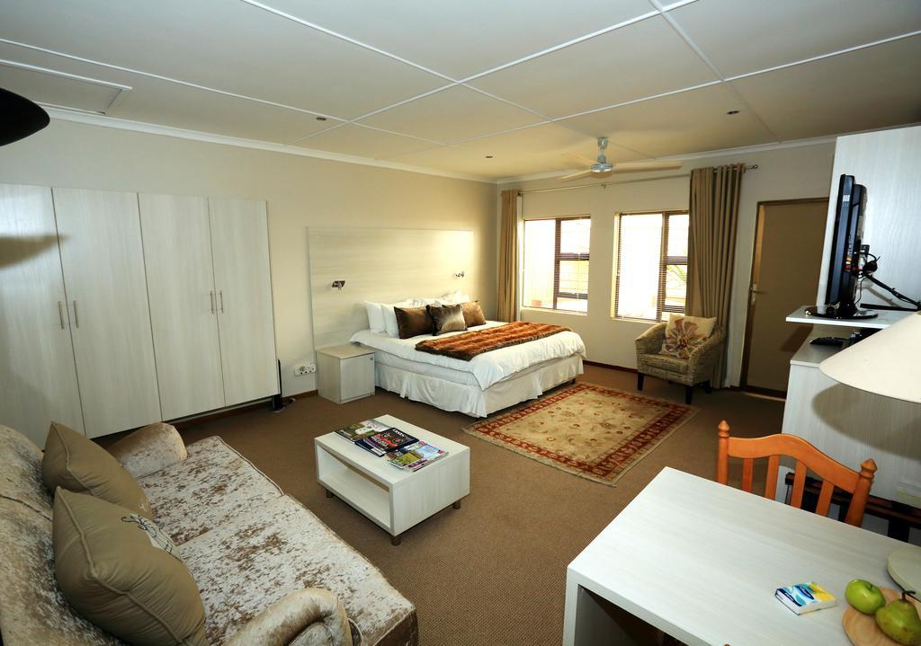 Hazelwood House Hotel สเตลเลนบอช ภายนอก รูปภาพ