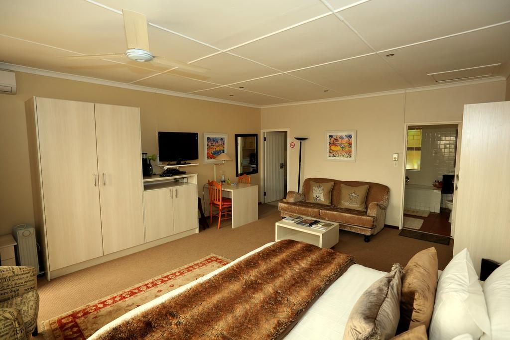 Hazelwood House Hotel สเตลเลนบอช ภายนอก รูปภาพ