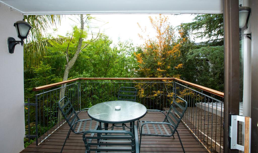 Hazelwood House Hotel สเตลเลนบอช ภายนอก รูปภาพ