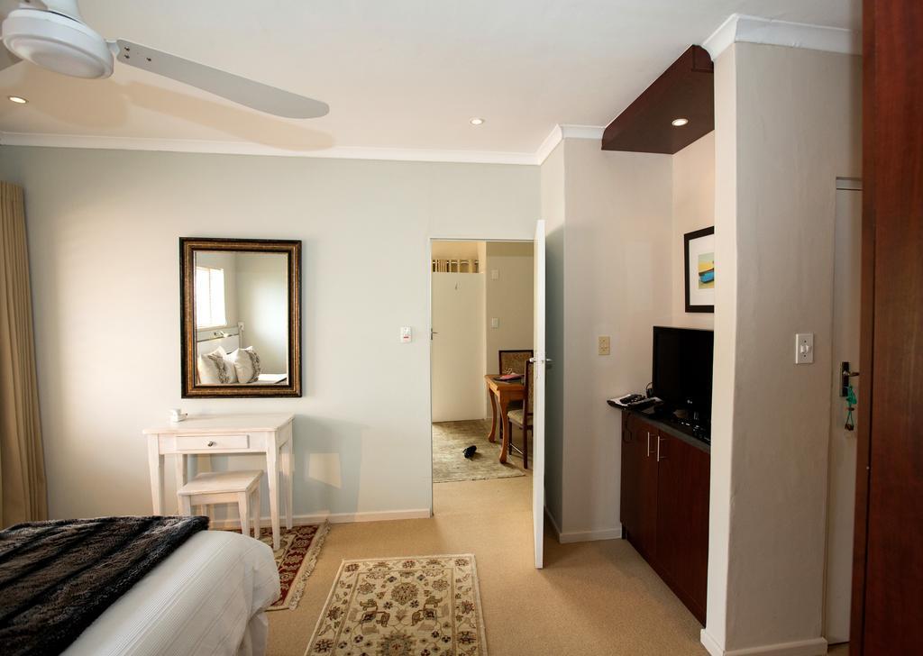 Hazelwood House Hotel สเตลเลนบอช ภายนอก รูปภาพ