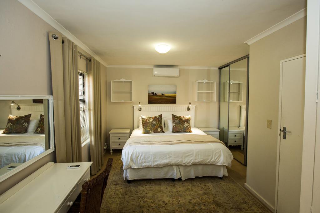 Hazelwood House Hotel สเตลเลนบอช ภายนอก รูปภาพ