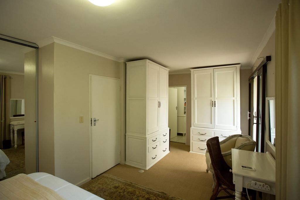 Hazelwood House Hotel สเตลเลนบอช ภายนอก รูปภาพ