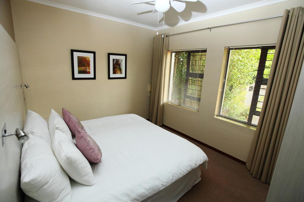 Hazelwood House Hotel สเตลเลนบอช ภายนอก รูปภาพ