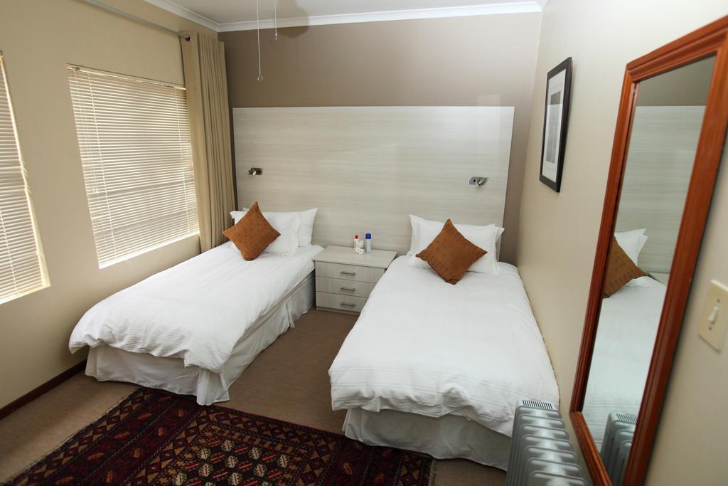 Hazelwood House Hotel สเตลเลนบอช ภายนอก รูปภาพ