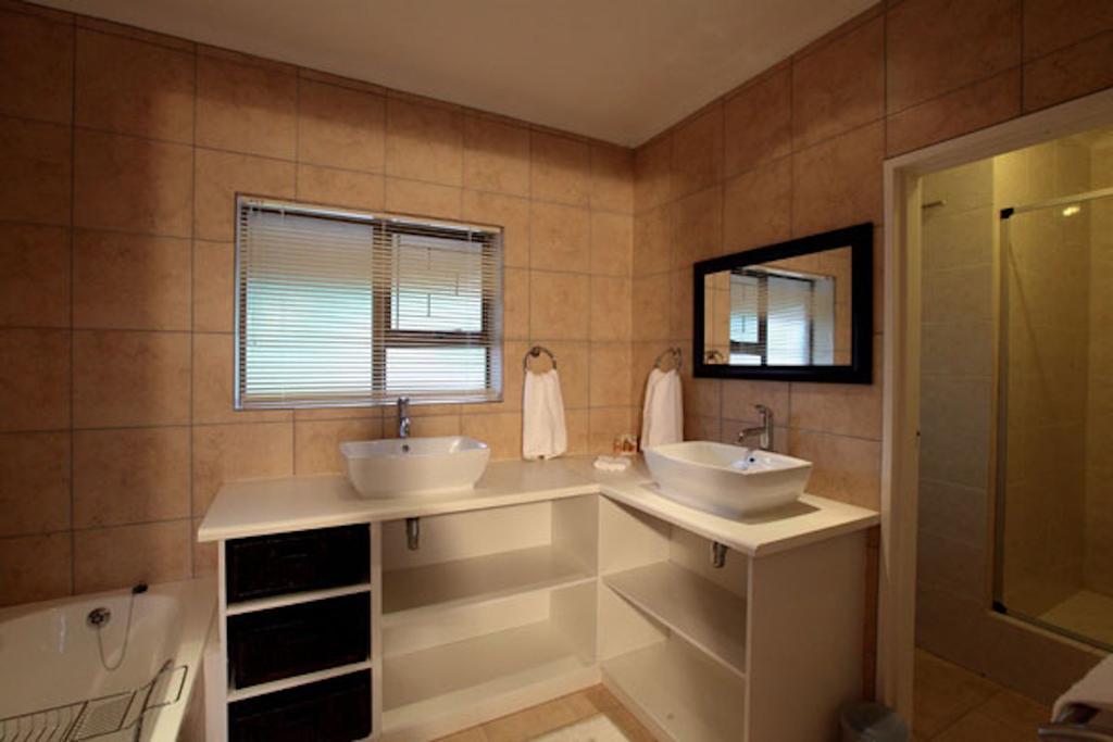 Hazelwood House Hotel สเตลเลนบอช ภายนอก รูปภาพ